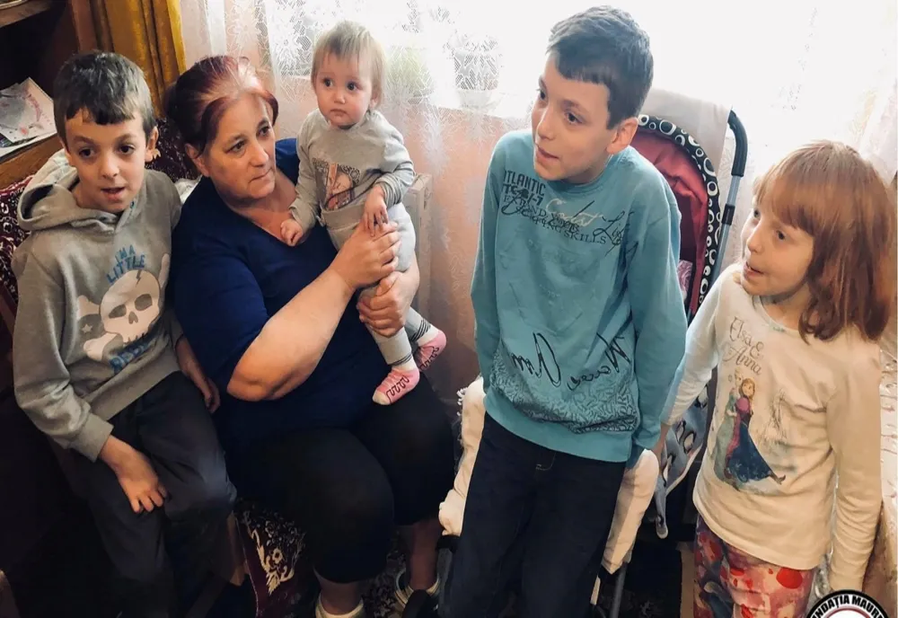 Fundația Maurer a sărit în sprijinul unor copii părăsiți de mamă şi crescuţi de bunică