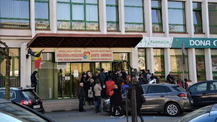 Autoritățile fac apel la înțelegere și îi roagă pe sătmăreni să nu se deplaseze la policlinică fără programare