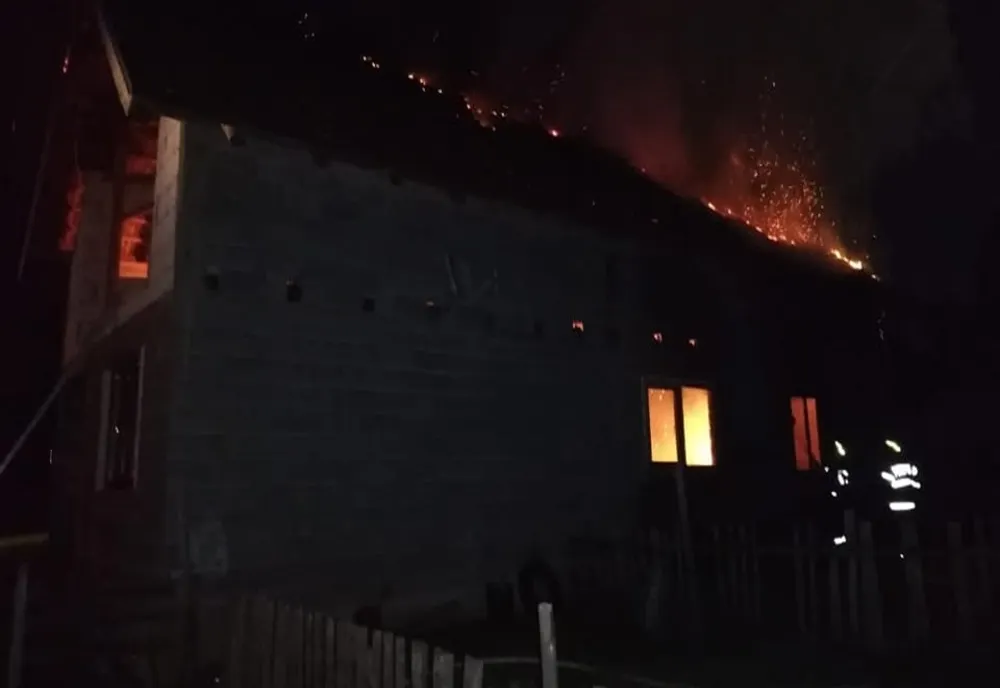 O casă din județ a luat foc, în urma unui scurtcircuit electric