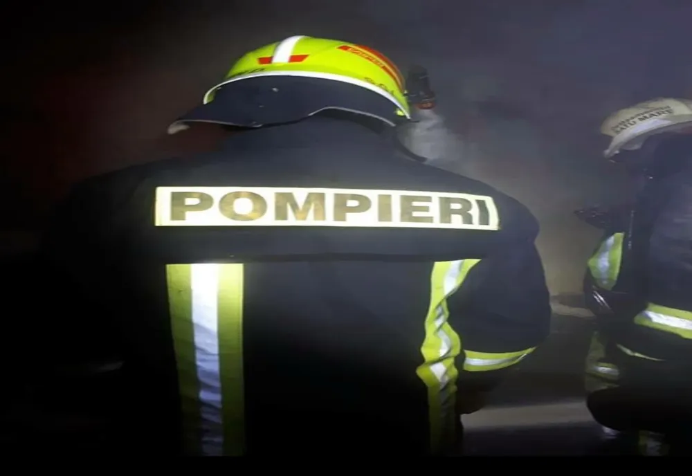Casa cuprinsă de flăcări în Satu Mare! Au intervenit 8 pompieri