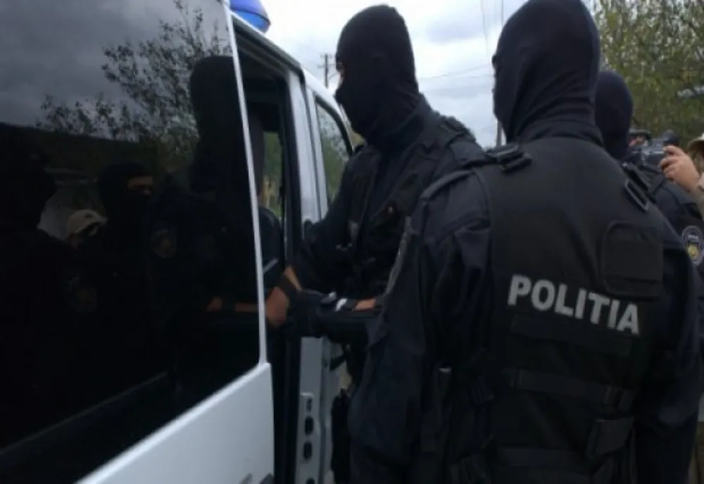 Scandal în Petea! Au intervenit forțele de ordine! Un polițist a fost rănit 