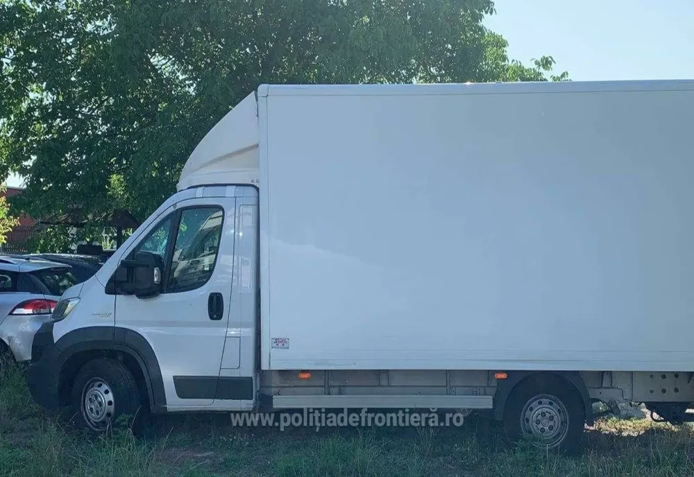 Autoutilitară furată din Spania, oprită de polițiștii de frontieră din Petea! La volan era un bărbat din Mureș