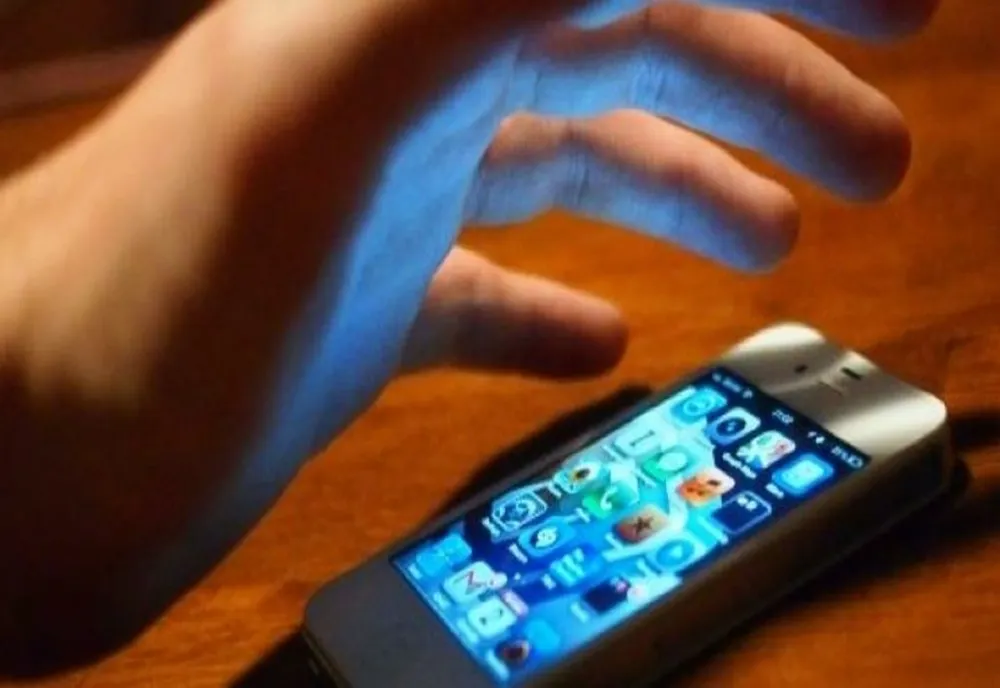 Bărbat din Satu Mare, reținut pentru furtul a două telefoane mobile