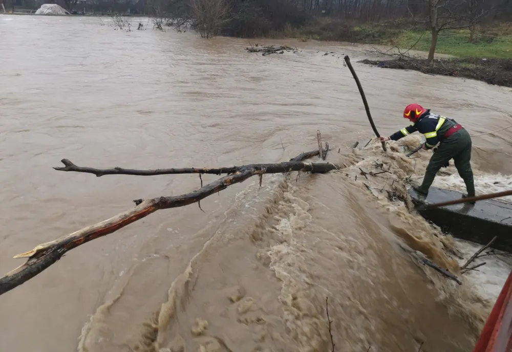 Riscul hidrologic se menține pe râurile din județele Maramureș și Satu Mare