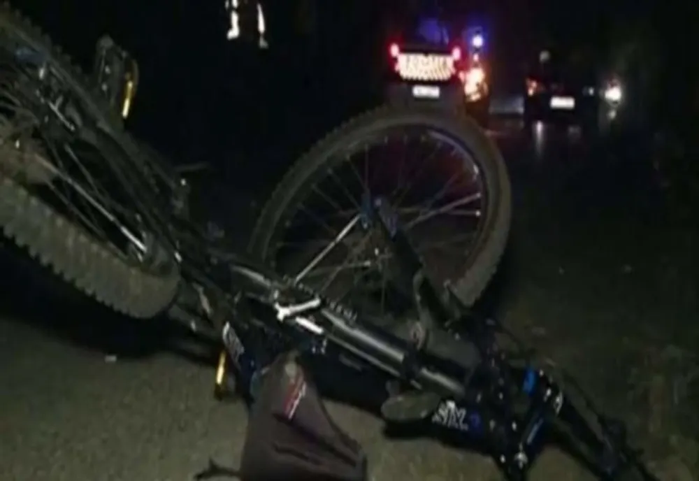 Biciclist din Petea în stare gravă după ce a fost lovit de o maşină! Era beat şi nu purta vestă reflectorizantă
