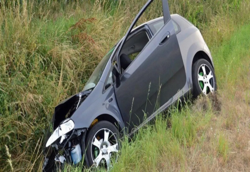Accident în Orașu Nou: Un sătmărean beat a ajuns cu maşina în şanţ