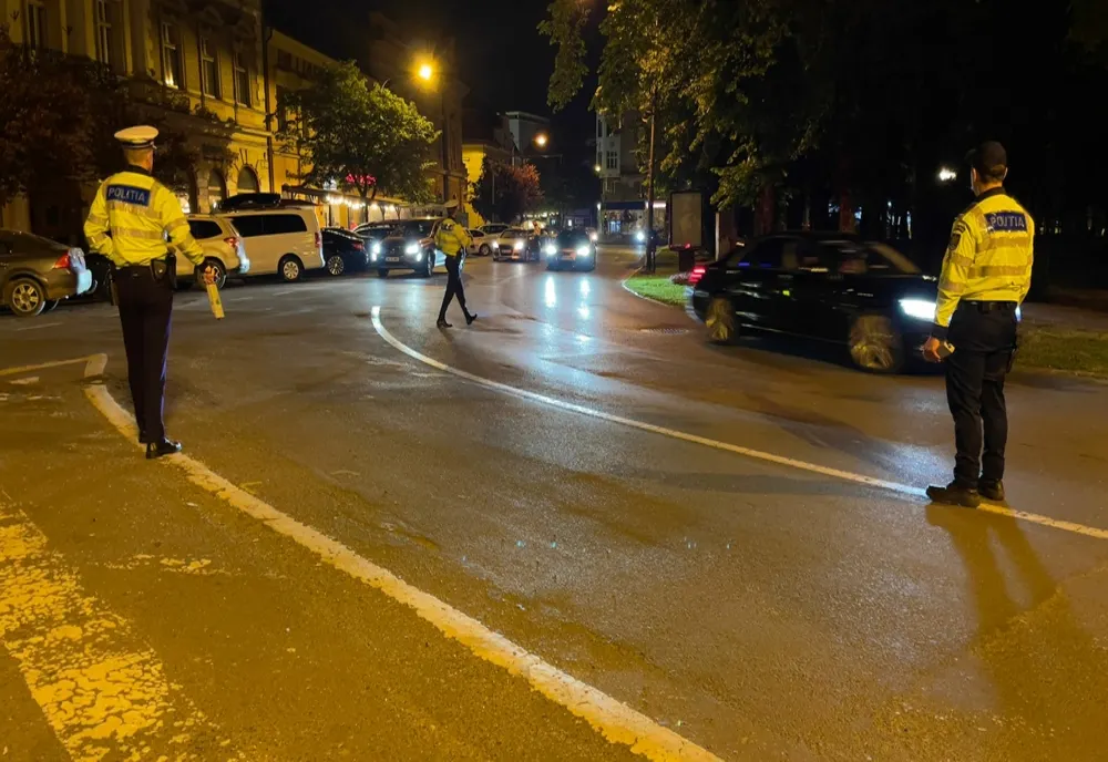 Două maşini distruse de un bărbat din Carei