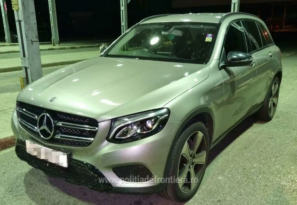 Mercedes furat din Marea Britanie, oprit la Vama Petea