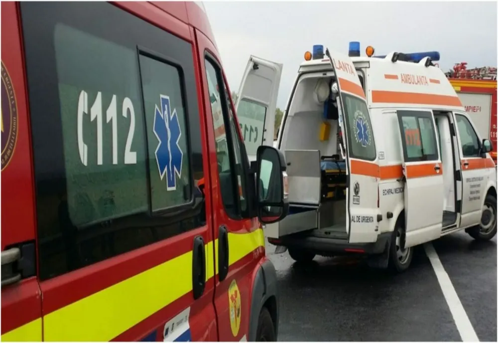 Doi bărbaţi răniţi după o coliziune frontală între două maşini în Boinești