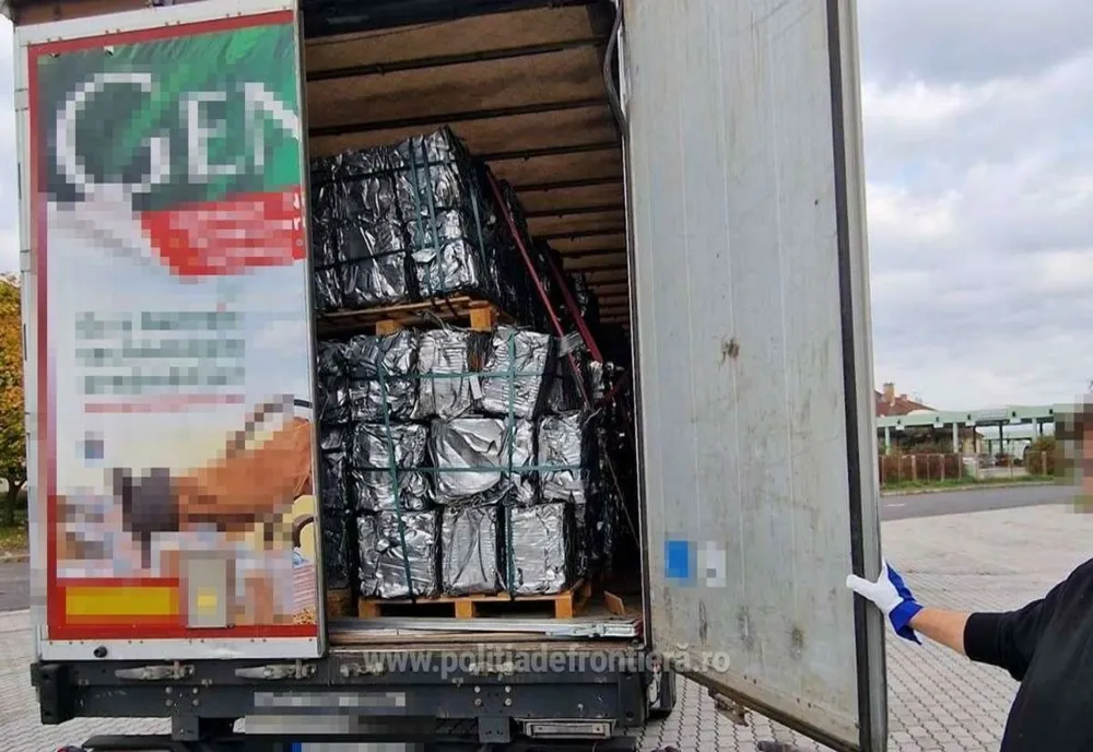 44 de tone deşeuri din aluminiu, oprite la intrarea în ţară, în PTF Petea