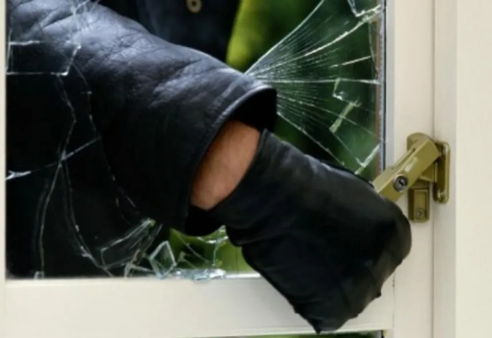Hoț reținut de polițiști! A spart patru locuințe în două zile consecutive