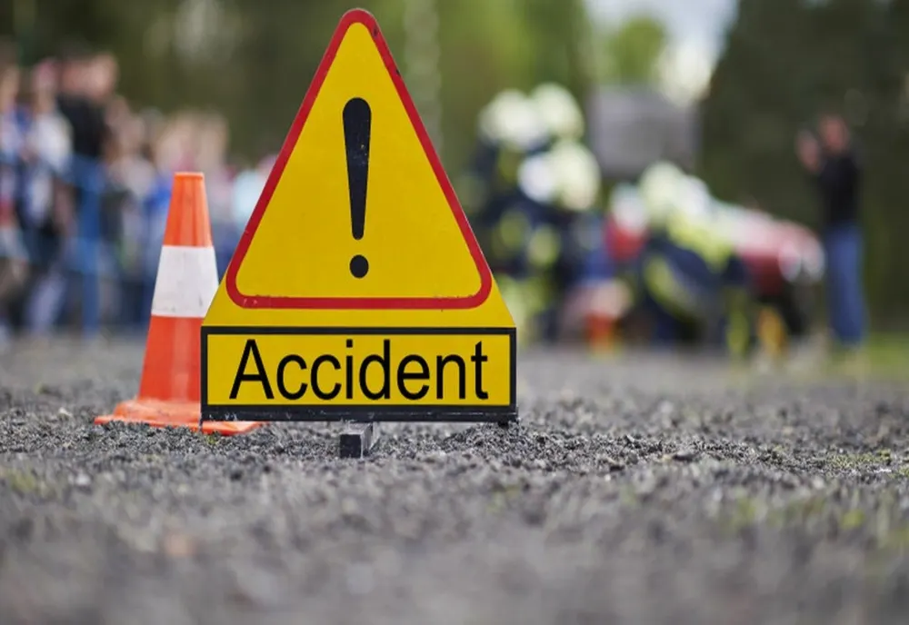 Fetiță de 8 ani, lovită de autoturism, în timp ce traversa regulamentar strada