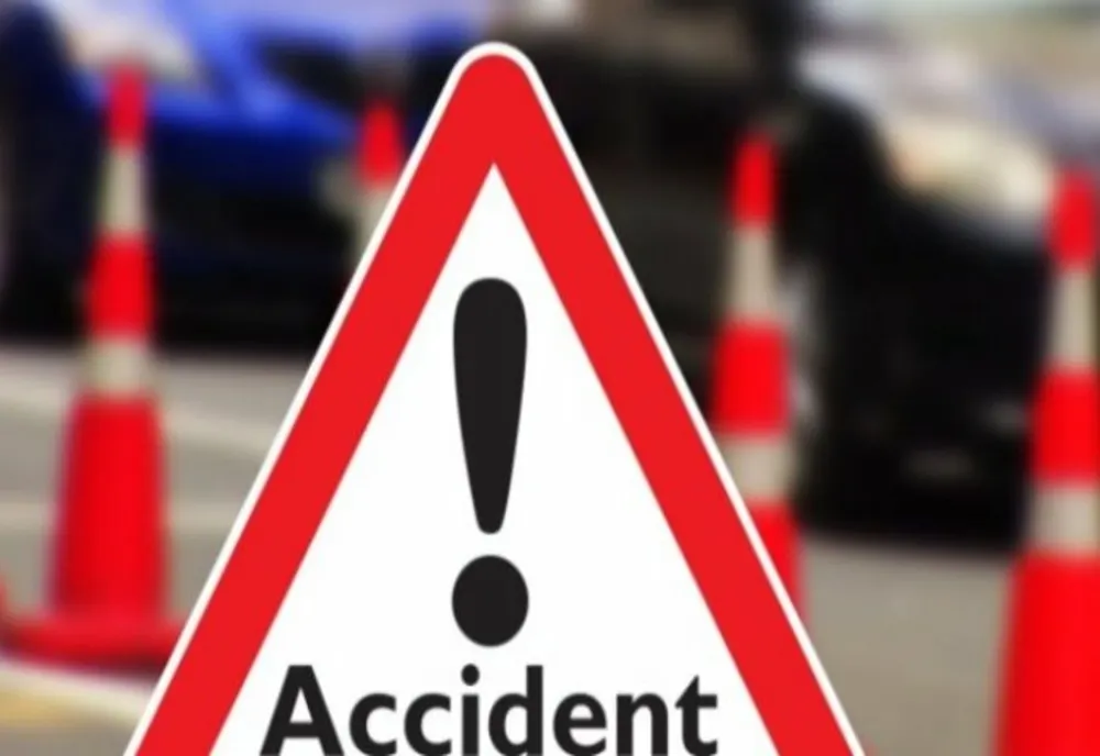 Femeie accidentată grav de un autoturism, în timp ce traversa strada pe trecerea de pietoni, în Satu Mare