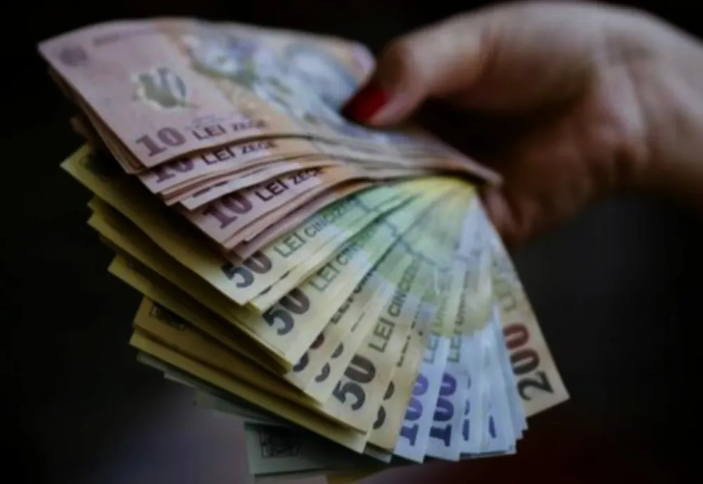 Bărbat din Galaţi reţinut după ce a înşelat cu 300 de lei o casieriţă din Satu Mare
