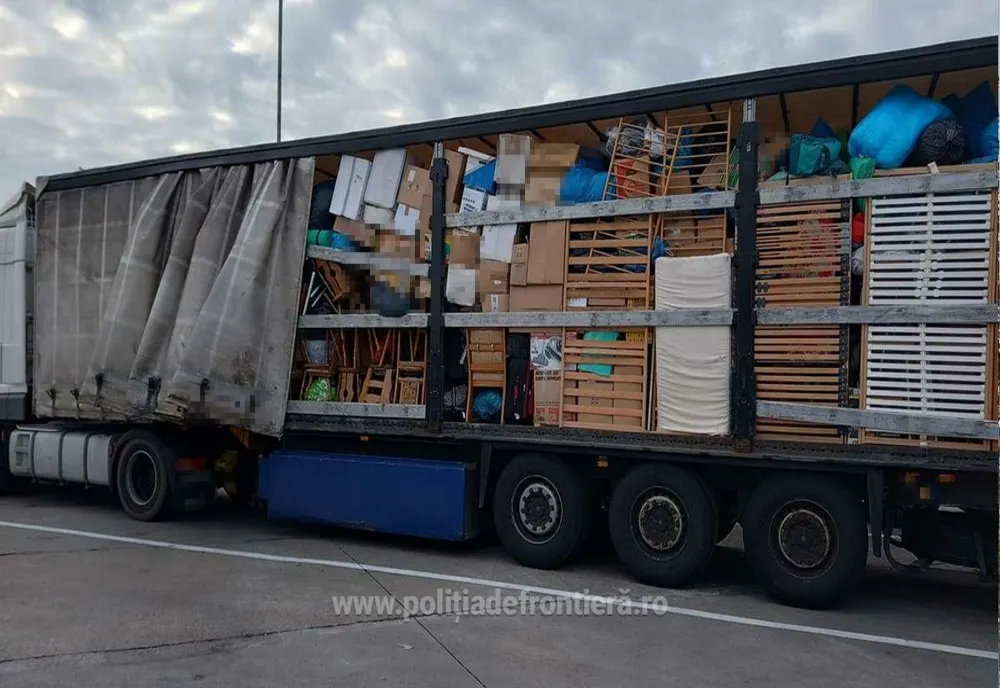 Aproximativ 35 tone de produse second hand, oprite la intrarea în ţară