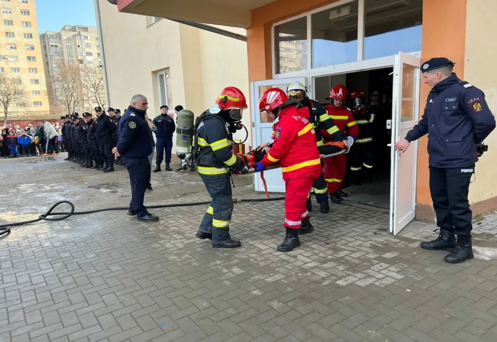 Exercițiu de evacuare în caz de incendi la Școala Gimnazială ”Bălcescu- Petofi ” Satu Mare