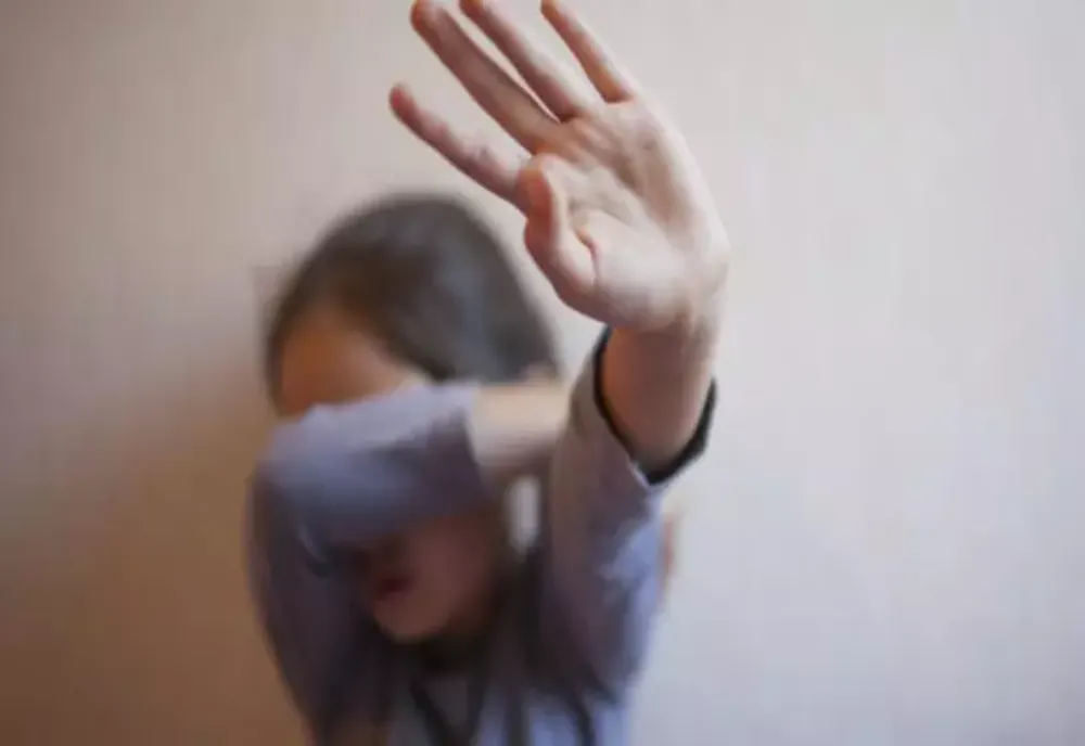 Un jandarm din Satu Mare a fost arestat după ce a violat două fetiţe