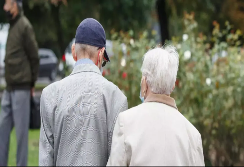 LEGEA MULT AȘTEPTATĂ DE PENSIONARI A FOST PROMULGATĂ: MODIFICĂRI MAJORE PENTRU VENITURILE SENIORILOR