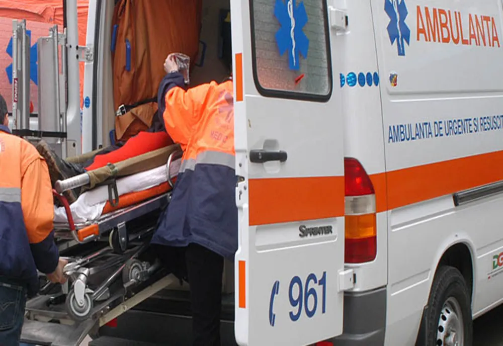 Accident în Satu Mare provocat de o şoferiţă de 70 de ani! Un bărbat a fost rănit