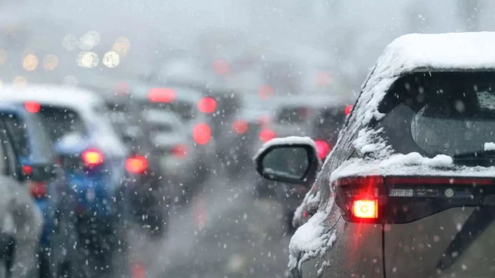 Trafic restricționat pe mai multe șosele din țară din cauza viscolului