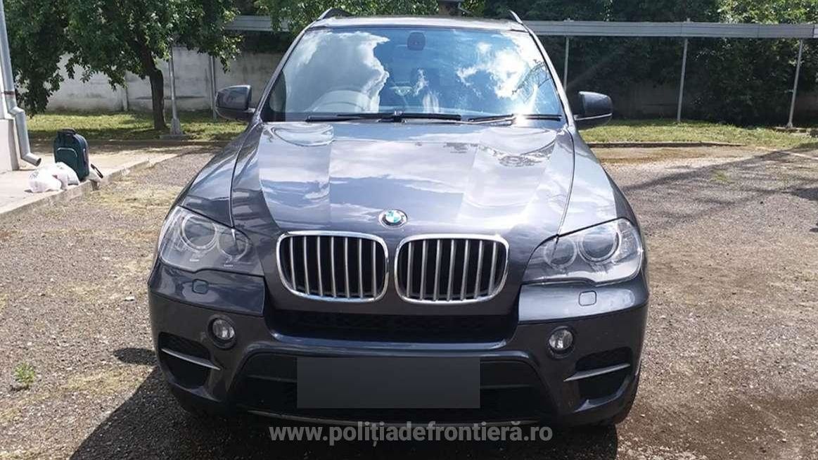 Două mașini căutate în Marea Britanie, descoperite la Petea și Urziceni