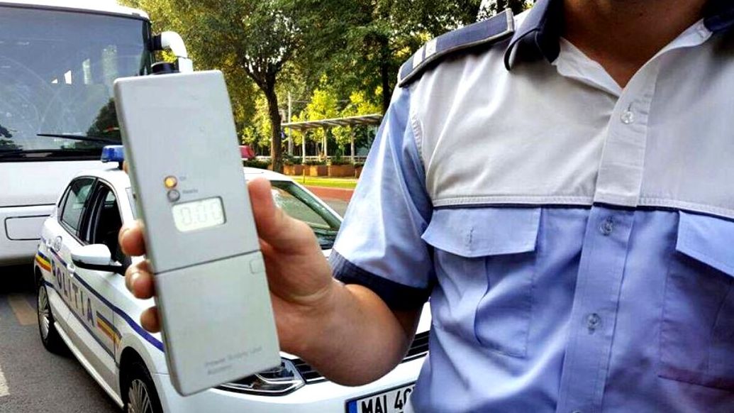 Tânăr beat, fără permis, cu mașină neînmatriculată, prins la plimbare pe străzile Negreștiului