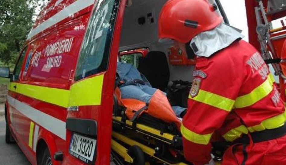 Octogenară lovită de o maşină. Femeia a traversat prin loc nepermis