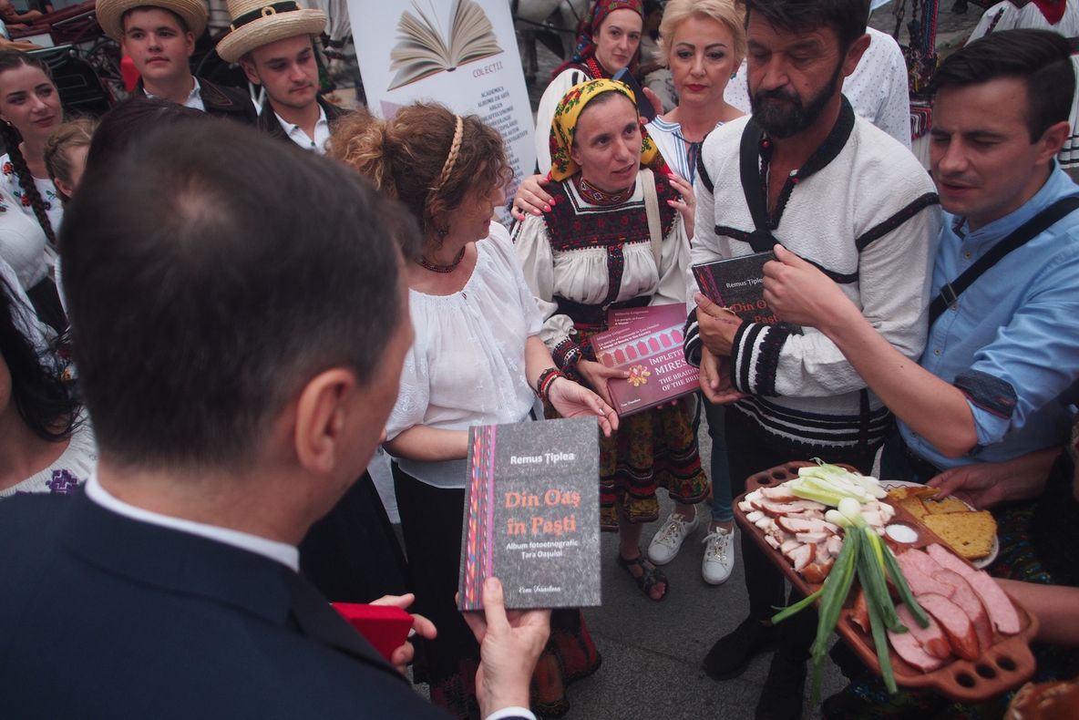 Județul Satu Mare, promovat la Viena de Remus Țiplea și meșterii populari din Țara Oașului