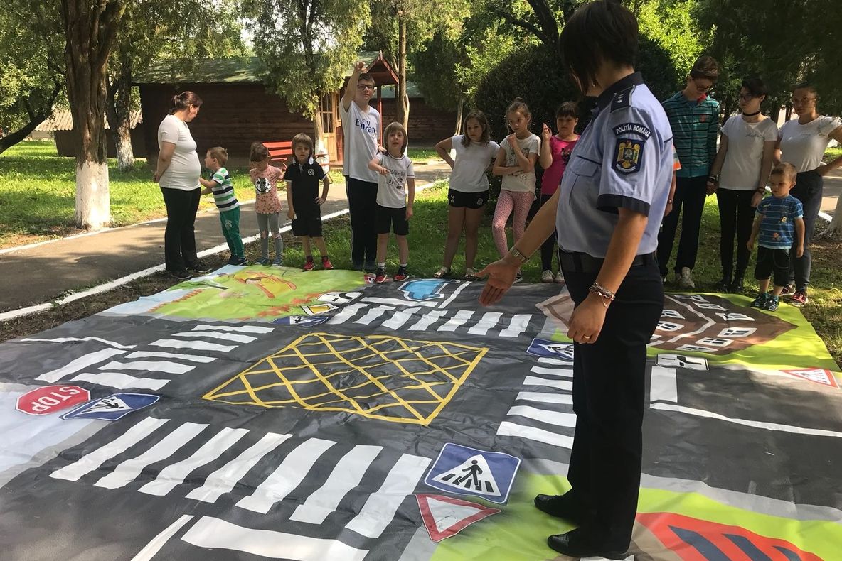 O zi din tabăra de vară alături de polițiști