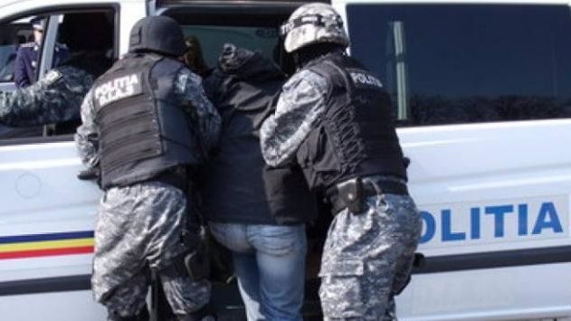 Arestat pentru pornografie. Secretarul școlii din Andrid deținea fişiere cu copii de 4 ani