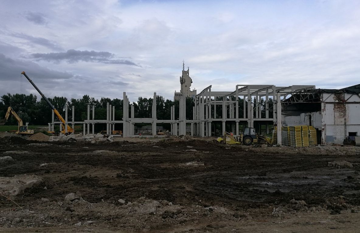 Accident de muncă | Un muncitor, în stare gravă, după ce a căzut de pe o schelă