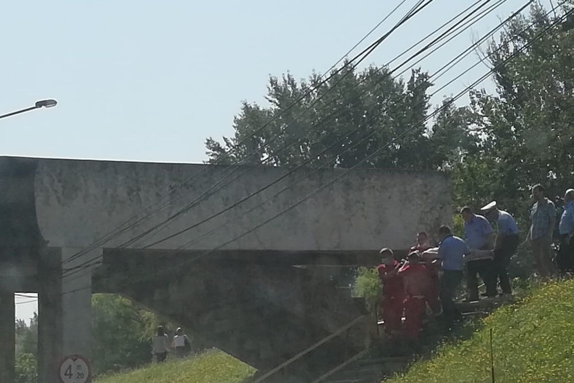 A încercat să se spânzure chiar vizavi de Palatul Administrativ