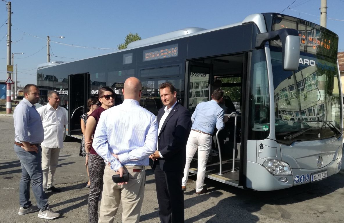 Primul autobuz hibrid, în teste, la Satu Mare. Autoritățile, încântate