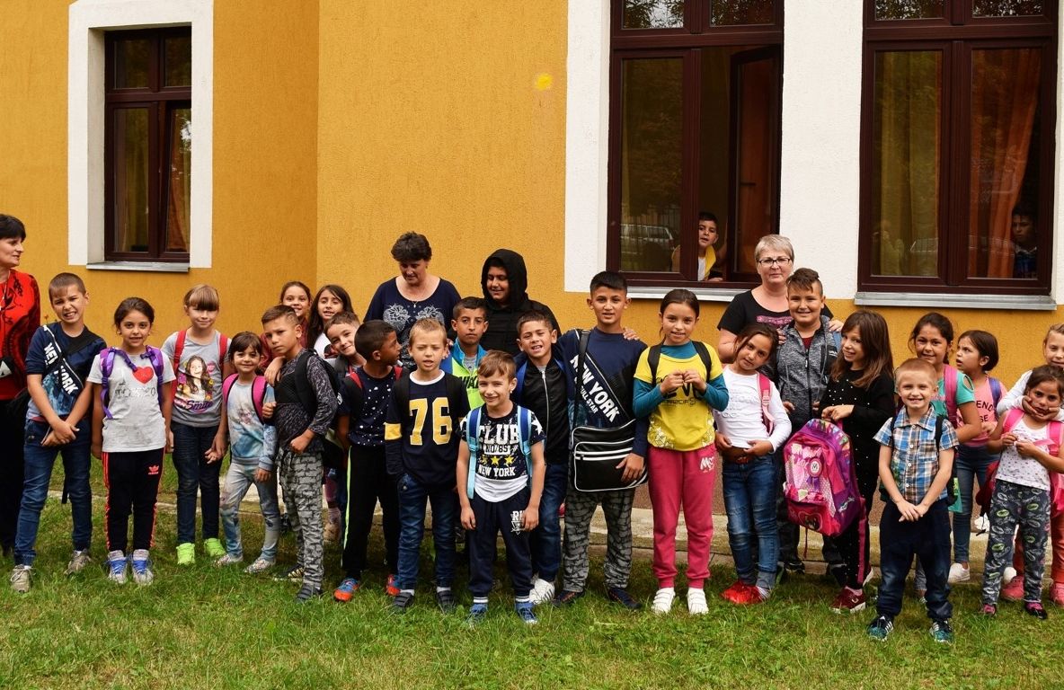 Caritas organizează o acțiune de colectare de ghiozdane