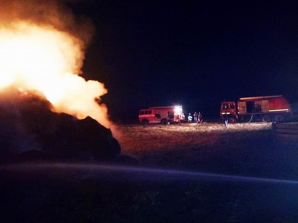 Incendiu de amploare la un fânar din Andrid