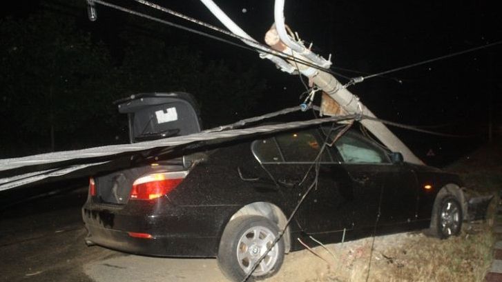 Accident în Bixad. Un negreștean a intrat cu mașina într-un stâlp