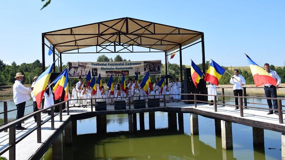 Zeci de participanți la cel mai important festival al codrenilor, "Festivalul Folclorului Codrenesc de la Oţeloaia"