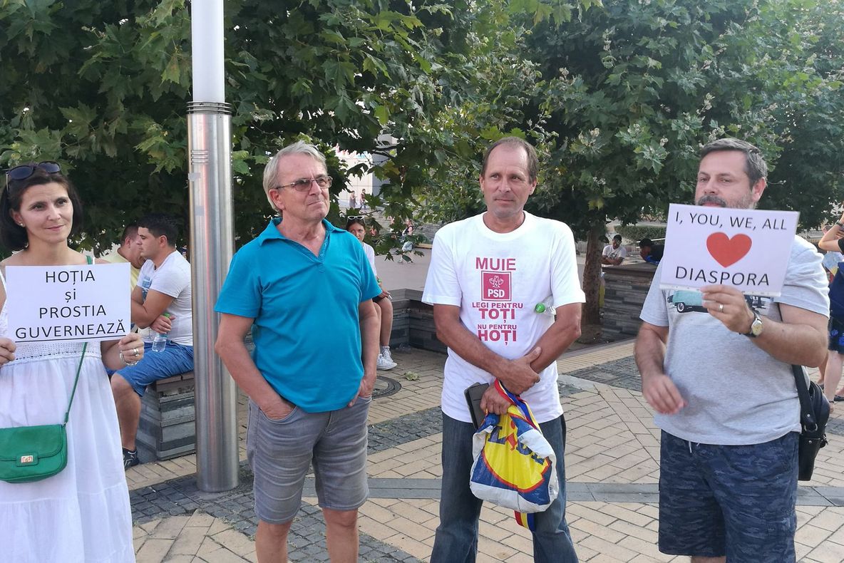 Aproximativ 50 de persoane au protestat împotriva Guvernului PSD-ALDE