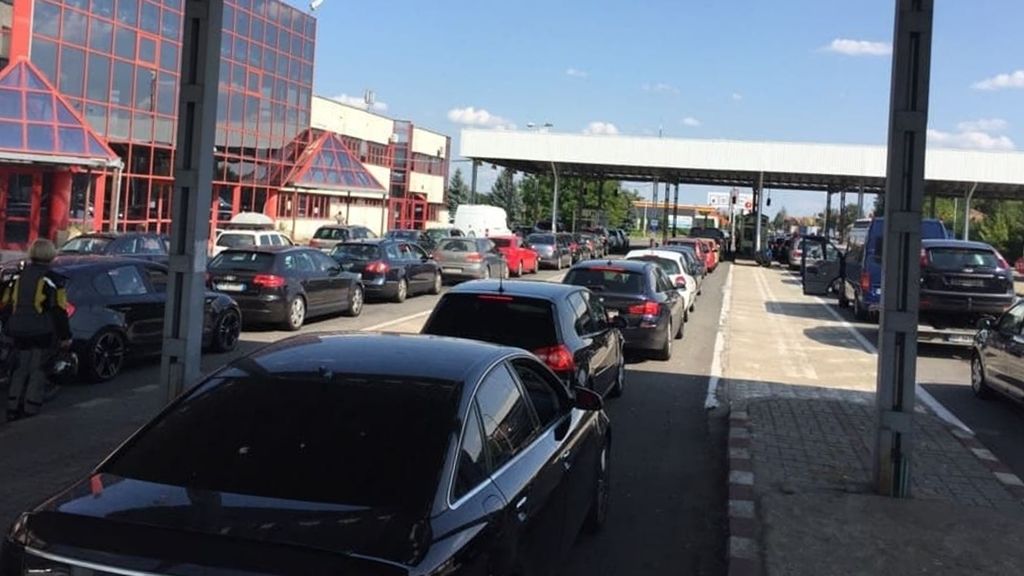 Aglomerație în vămi. Sătmărenii așteaptă peste 90 de minute să iasă din țară