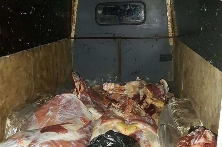 Carne de porc, fără acte, depistată într-o autoutilitară