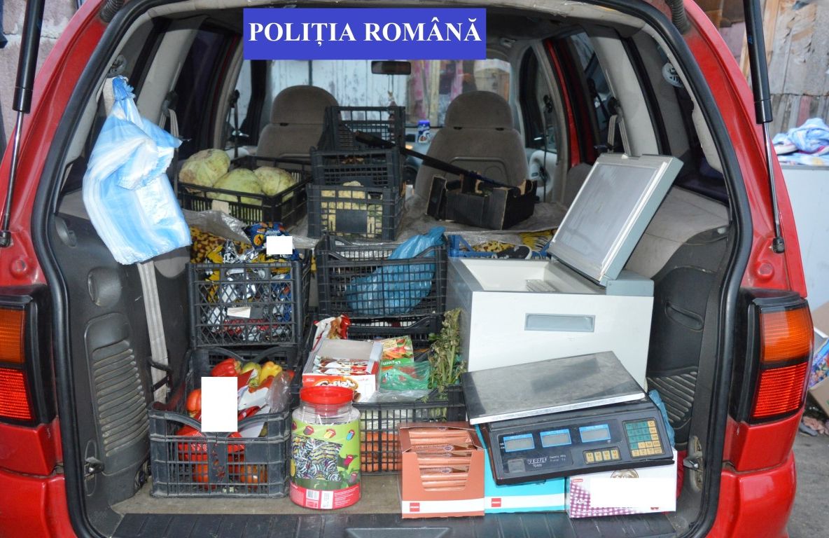 Asistați social prinși cu portbagajul burdușit cu produse ilicite