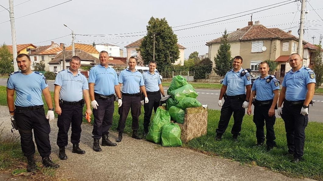Polițiștii și jandarmii sătmăreni s-au alăturat campaniei ”Let’s Do It, Romania!”