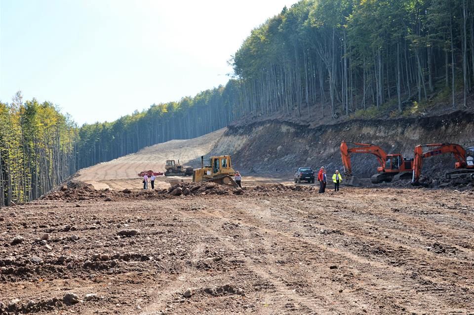 Se lucrează la finalizarea pârtiei de schi Luna Șes