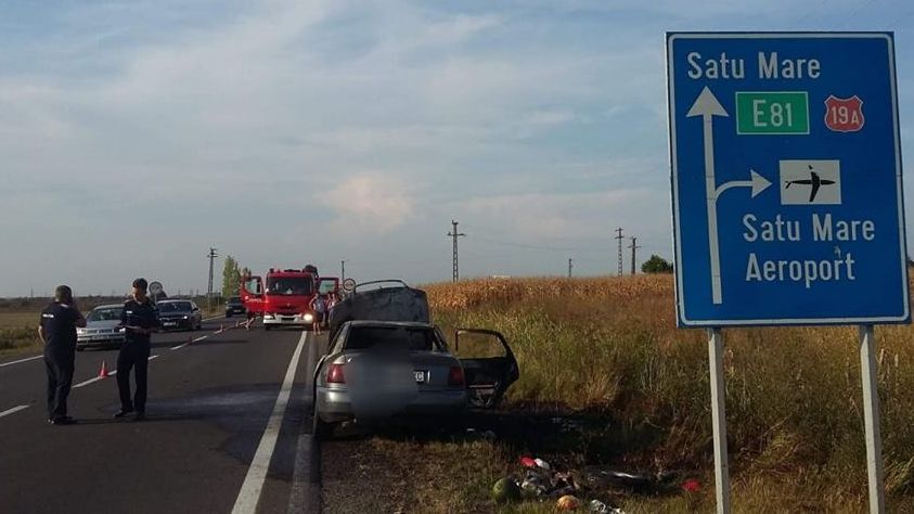 Incendiu lângă Aeroportul Satu Mare. O mașină s-a făcut scrum