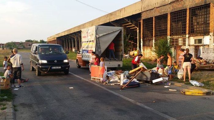 Prins de polițiști în timp ce descărca un camion plin cu gunoaie sub stadionul Unio