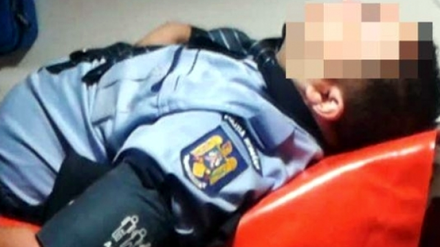 Poliţist agresat la Cămărzana de mai mulți localnici