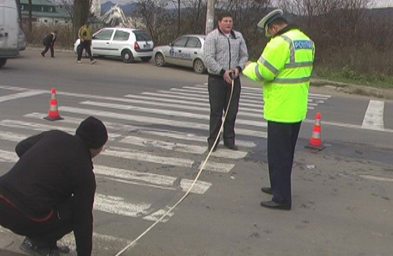 Bătrân călcat pe trecerea de pietoni