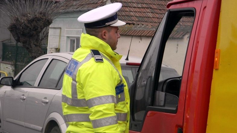 Amenzi de peste 81.000 de lei, aplicate de polițiștii rutieri într-o zi