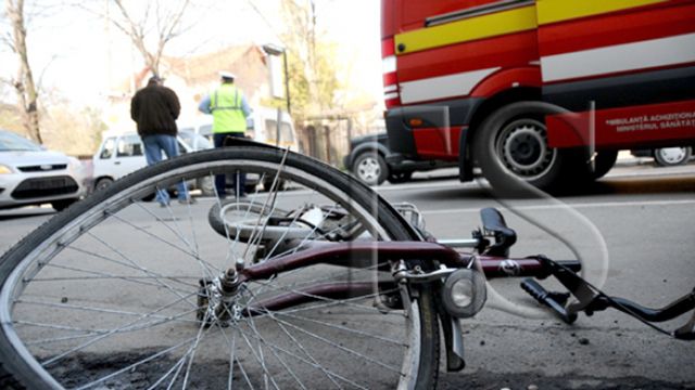 Biciclist rănit într-un accident rutier