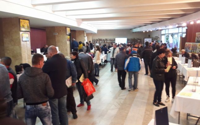 Proaspeţii absolvenţi, aşteptaţi la Bursa locurilor de muncă pe 19 octombrie